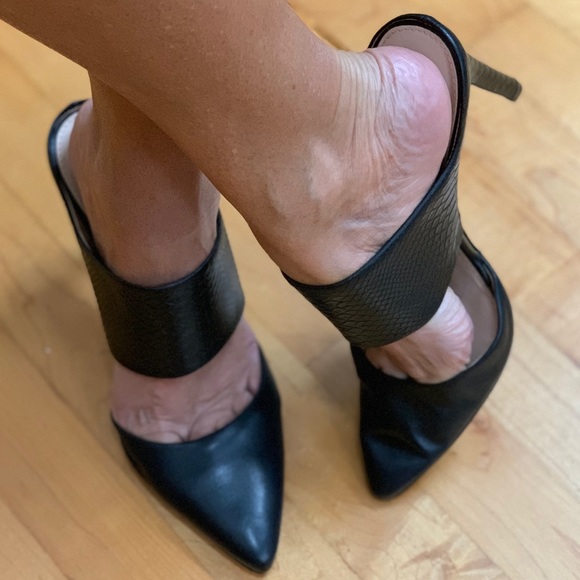 BANANA REPUBLIC GOOD CONDITION:  MULE BLACK PUMPS. - Picture 7 of 15